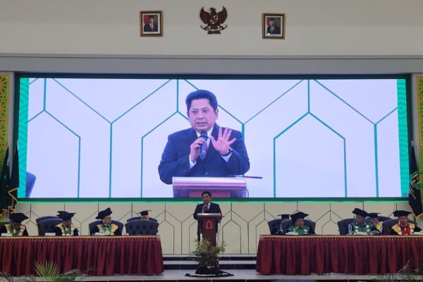 Sekjen Kemenag M Ali Ramdhani beri sambutan pada Wisuda UIN Pekalongan