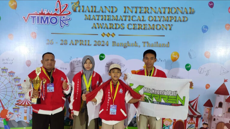 Tiga siswa Madrasah Tsanawiyah Negeri (MTsN) 1 Pati berhasil mengukir prestasi membanggakan di kancah internasional.