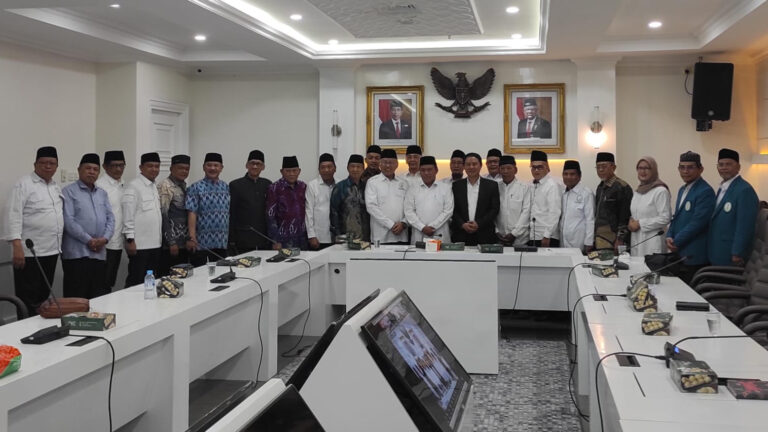 Direktur Jenderal Penyelenggaraan Haji dan Umrah (PHU), Hilman Latief, menegaskan bahwa Kelompok Bimbingan Ibadah Haji dan Umrah (KBIHU) adalah mitra strategis pemerintah dalam membina jamaah haji.