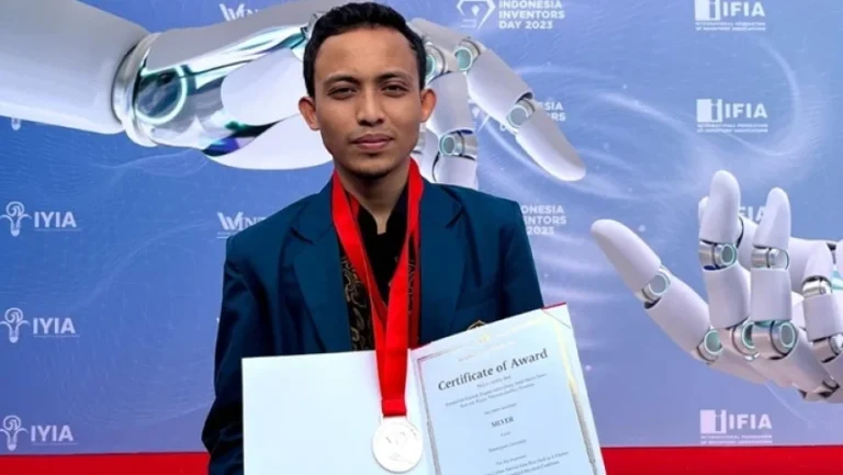 Mengejar Ilmu, Mengejar Iman: Tekad Tak Terbendung Roni Adi Wijaya