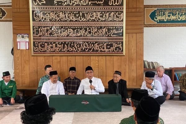 Gus Yahya saat memberikan arahan dalam acara Pelantikan PCINU Belanda dan Deklarasi PC GP Ansor Belanda, Ahad (12/5/2024).