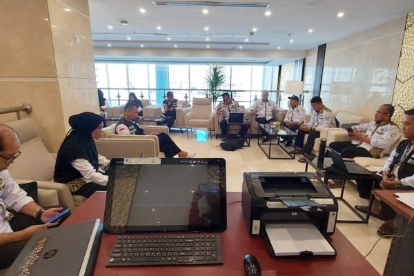 Rapat petugas Daker Bandara