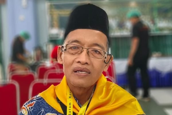 Ikhwanuddin Berangkat Haji Tanpa Istri yang Telah Tiada: Kisah Haru di Asrama Haji Batam