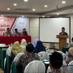 Direktur GTK Madrasah Thobib Al Asyhar (berdiri)