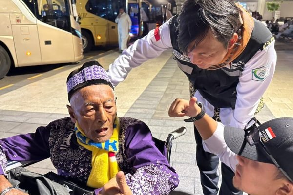 Kisah Cinta Abadi: Mbah Bardan, Jamaah Haji yang Merindukan Istrinya di Tanah Suci