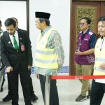 Irjen Kemenag Faisal Ali Hasyim cek layanan fast track di Bandara Adi Soemarmo Surakarta, Selasa (21/5/2024).