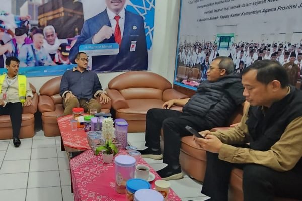 Staf Khusus Menag Wibowo Praseyo rapat dengan Ubay Ihsandi dari Garuda Indonesia