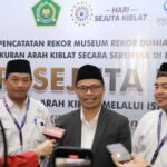 Direktur Urais Binsyar Adib (tengah)