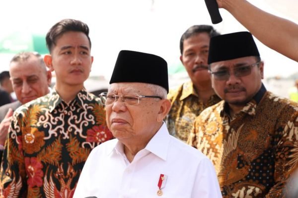 Wapres KH. Ma'ruf Amin saa konferensi pers haji di Embarkasi Solo