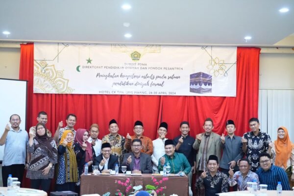Langkah Berani Kemenag: Mendorong Santri Berkembang di Era Digital
