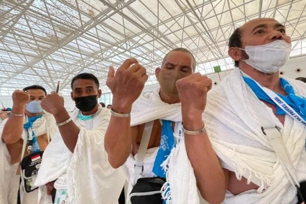 Kementerian Agama telah melengkapi setiap jamaah haji Indonesia yang berada di Tanah Suci dengan gelang identitas dan kartu identitas (ID Card) yang terbuat dari logam.