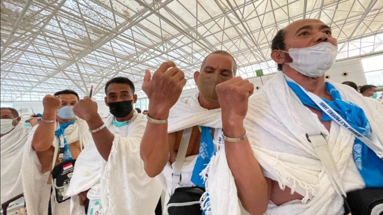 Gelang dan Kartu Identitas Jamaah Haji Indonesia: Melindungi dan Memudahkan Ibadah