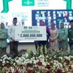 Penyerahan secara simbolis bantuan Muslimat NU untuk rakyat Palestina melalui NU Care-LAZISNU
