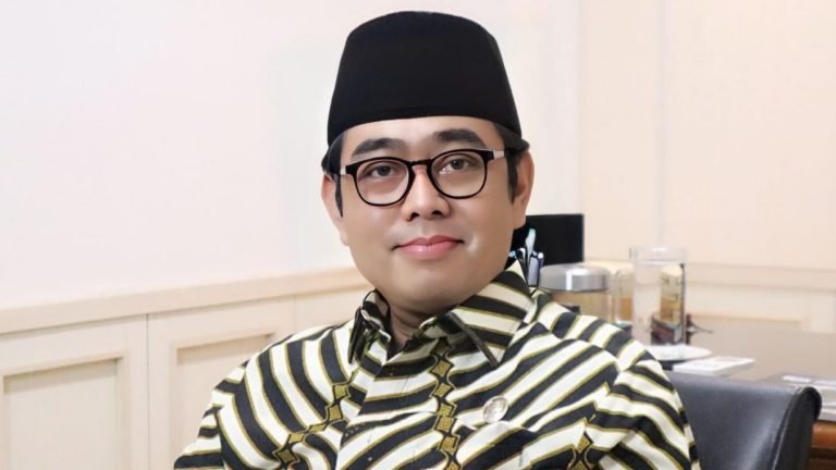 Pandangan Guru Besar Hukum Islam UIN Jakarta terhadap Fatwa MUI: Salam Lintas Agama dalam Konteks Internum dan Eksternum
