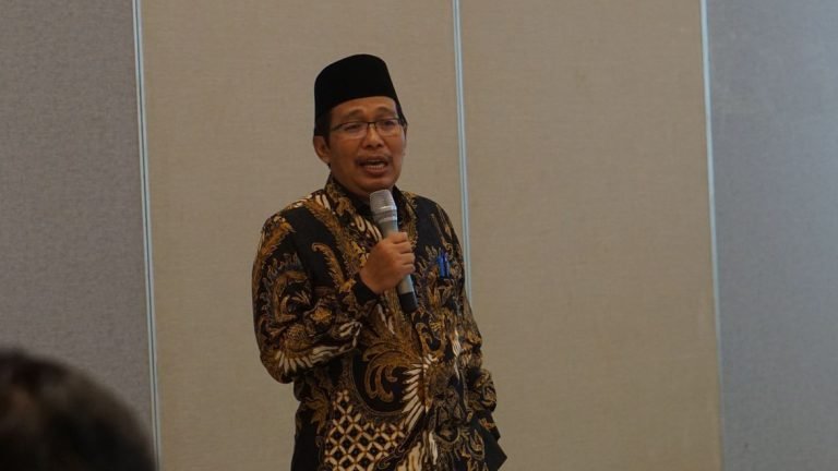 Direktur Pemberdayaan Zakat dan Wakaf Kemenag, Waryono Abdul Ghafur
