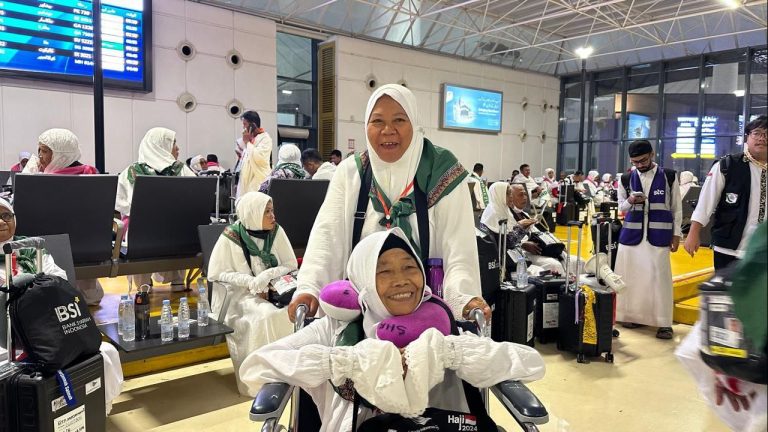 Romlah, Peserta Haji Asal Tana Toraja, Menyuarakan Tanggung Jawab dan Doa Kebaikan di Jeddah