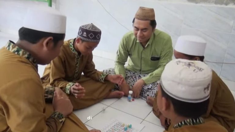 Pembelajaran Al-Qur'an dengan metode 'Ular Tangga Muroja'ah'