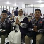 Anis Yati Pamuji (paling kiri), haji bersama anak-anaknya