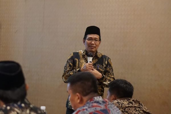 Direktur Pemberdayaan Zakat dan Wakaf, Kemenag, Waryono Abdul Ghafur