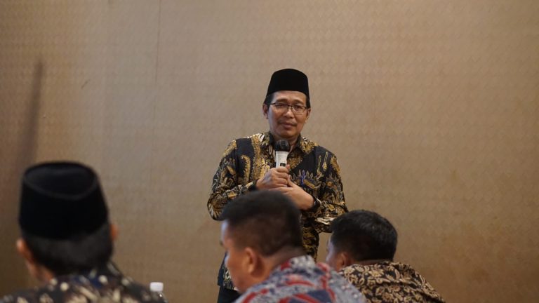Direktur Pemberdayaan Zakat dan Wakaf, Kemenag, Waryono Abdul Ghafur