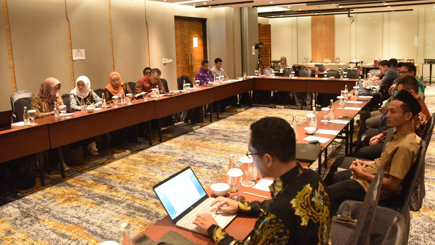 Focus Group Discussion (FGD) Guru dan Tenaga Kependidikan Madrasah