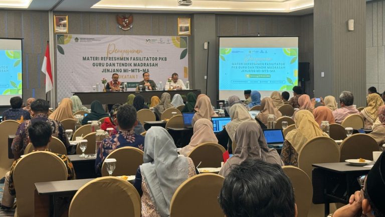 Peningkatan Profesionalisme Pendidik Madrasah melalui Program Refreshment PPKB