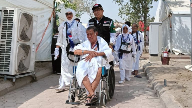 Jamaah Haji saat tiba di Arafah, menuju tenda-tenda tempat mereka akan wukuf