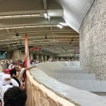 Jamaah haji saat lontar jumrah