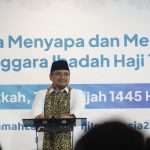 Menteri Agama Republik Indonesia, Yaqut Cholil Qoumas, memberikan penghargaan dan menyapa Petugas Penyelenggara Ibadah Haji (PPIH) di Makkah atas dedikasi mereka.