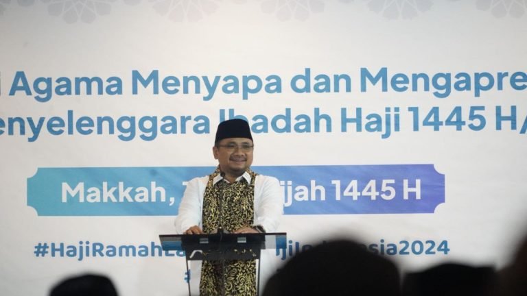 Menag Yaqut Apresiasi Kerja Keras Petugas Haji di Makkah: Fokus pada Pelayanan, Bukan Politik