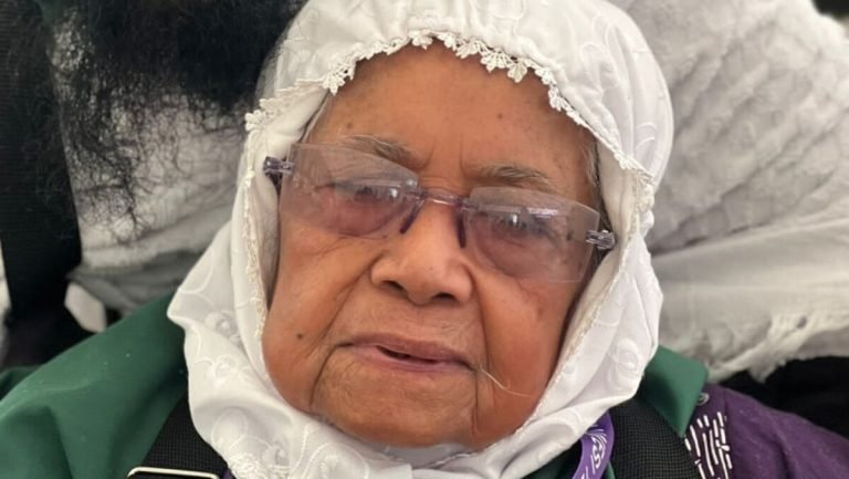 Nenek Kambe Lapoto Yamma (88), jemaah lansia asal Makassar saat tiba di Jeddah