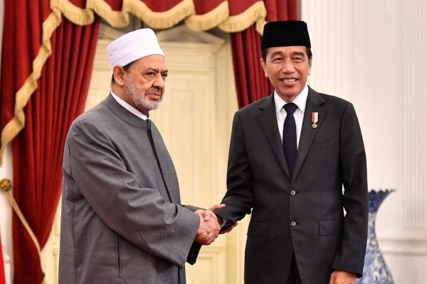 Presiden Joko Widodo menerima Grand Syekh Al Azhar di Istana Merdeka.