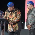 Menteri Agama Yaqut Cholil Qoumas (tengah) saat menandatangani peresmian STAHN Jawa Dwipa, di Solo