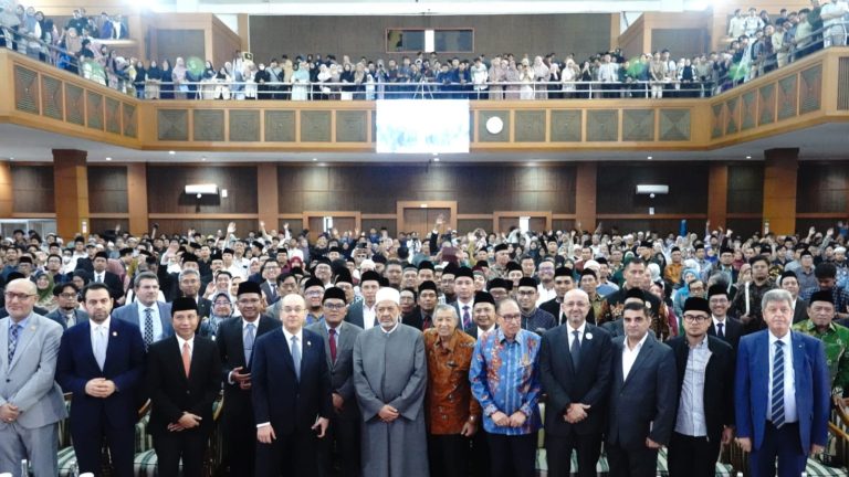Grand Syekh Al Azhar Ahmed Al Tayeb beri kuliah umum di UIN Jakarta