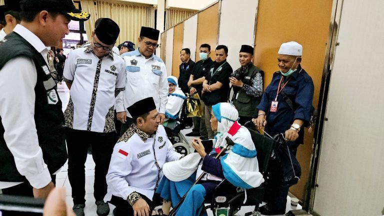 Tiba di Tanah Air, Jamaah Haji Bisa Menularkan Berbagai Kebaikan di Lingkungannya