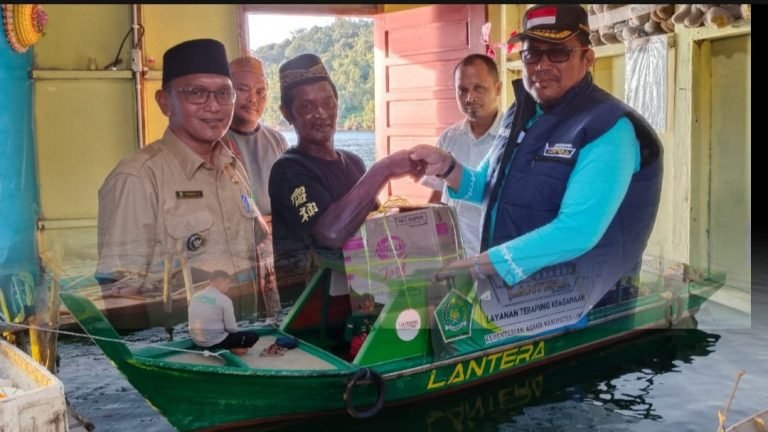 Perahu LANTERA Kemenag Lingga Sosialisasikan Moderasi Beragama di Komunitas Suku Laut