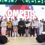 Menag Yaqut bersama peserta Kompetisi Pidato Nasional 2024