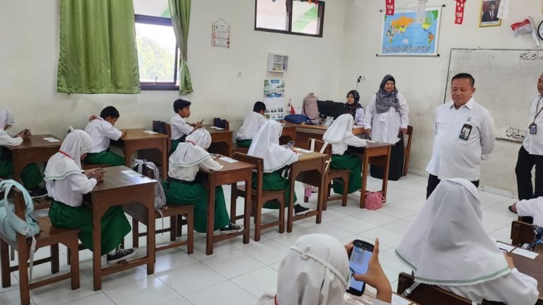 Kementerian Agama mengadakan Asesmen Kompetensi Madrasah Indonesia (AKMI) secara serentak di 12.573 madrasah di seluruh Indonesia.