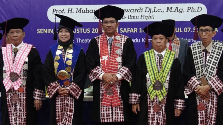 Sekolah Tinggi Agama Islam Negeri (STAIN) Majene kini memiliki tiga guru besar setelah para profesor ini dikukuhkan oleh Direktur Jenderal Pendidikan Islam Kementerian Agama, Abu Rokhmad, pada Senin (19/8/2024) di kampus STAIN Majene.