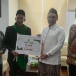 Ach. Farhan (19), juara III MHQ Internasional King Abdul Aziz ke-44, menerima apresiasi dari Kementerian Agama