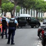 Otoritas Prancis telah membuka penyelidikan "terorisme" setelah terjadinya serangan pembakaran terhadap sebuah sinagoga di sebuah kota di pesisir Mediterania barat daya, yang menyebabkan seorang petugas polisi terluka.