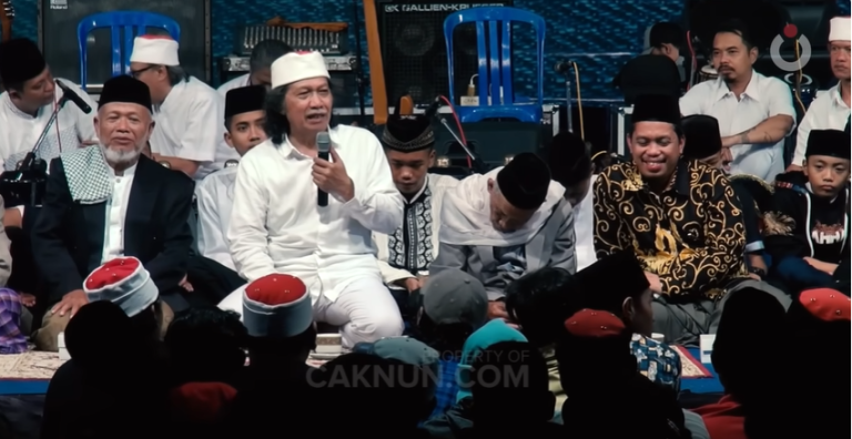 Mbah Nun: Hidup di Dunia ini Ngumbara, suatu saat akan Kembali Kampung yang Sesungguhnya