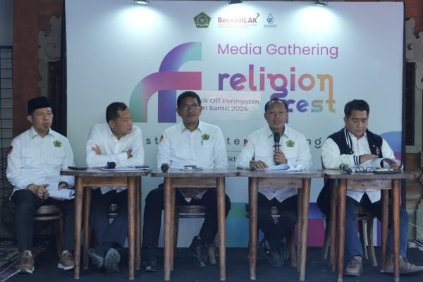 Juru Bicara Kementerian Agama Sunanto (kedua dari kanan) menyampaikan rencana Religion Festival, Senin (7/10/2024)