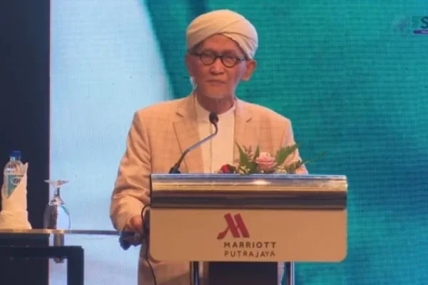 Rais Aam PBNU KH Miftachul Akhyar menjadi pembicara kunci dalam Forum Serantau YAPEIM 2024 (FSY2024) yang diselenggarakan di Hotel Mariott Putrajaya, Malaysia pada Selasa (1/10/2024).