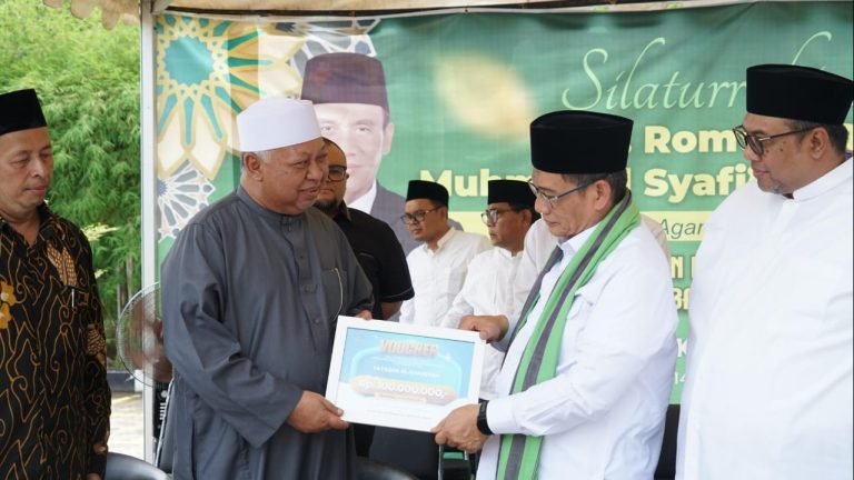 Banjir Bandang di Cirebon, Pemerintah Berikan Bantuan Rp. 100 Juta untuk Pesantren Al-Khairiyah