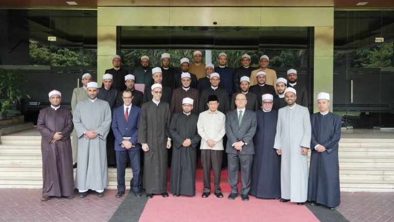 Acara Pelepasan, Menag Sampaikan Terima Kasih atas Pengabdian 30 Ulama al-Azhar Mesir di Indonesia