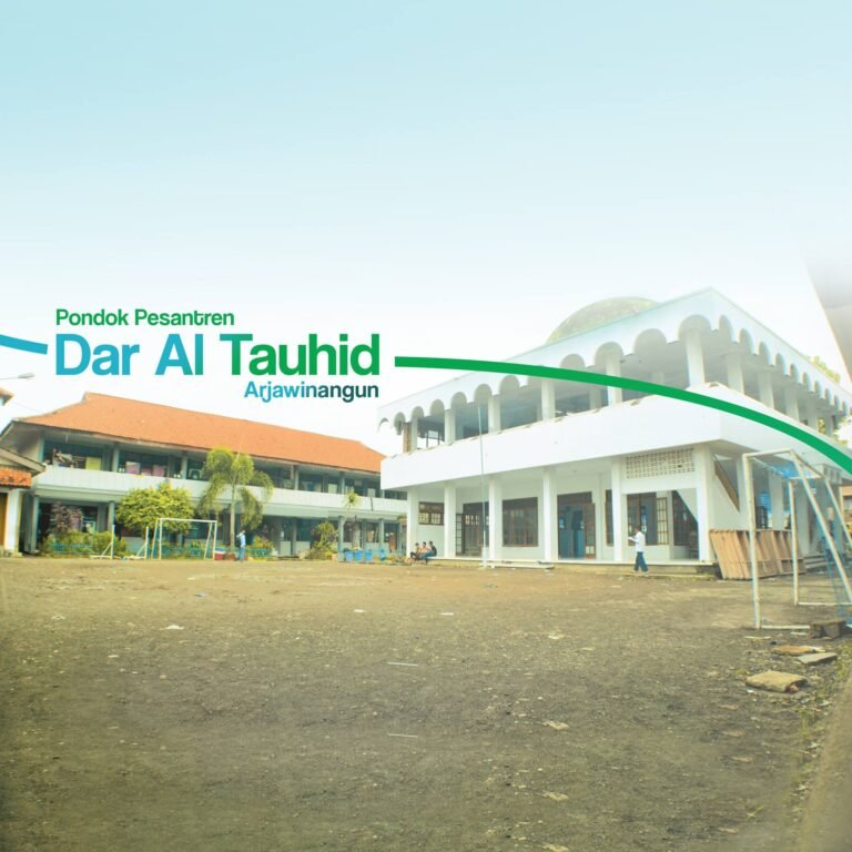 Pondok Pesantren Dar al-Tauhid Arjawinangun Cirebon: Ada Santri Dalam dan Ada Santri Luar